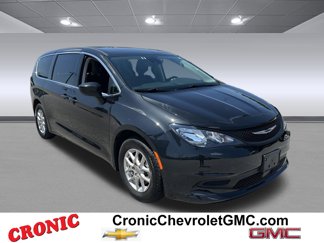 Used 2023 Chrysler Voyager LX image 1