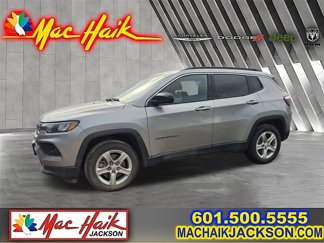 Used 2023 Jeep Compass Latitude image 1