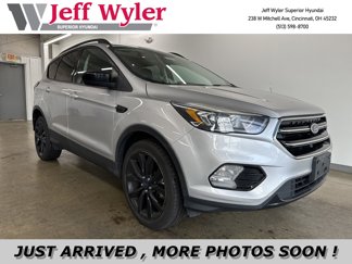 Used 2017 Ford Escape SE w/ SE Sport Appearance Package image 1