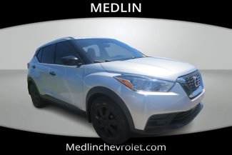 Used 2020 Nissan Kicks S image 1