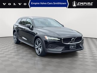 Used 2023 Volvo V60 B5 Cross Country Plus image 1