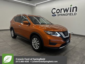 Used 2017 Nissan Rogue SV w/ SV Premium Package image 1
