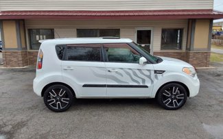 Used 2011 Kia Soul + image 1