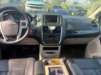 Used 2015 Chrysler Town & Country Touring-L w/ Driver Convenience Group image 1