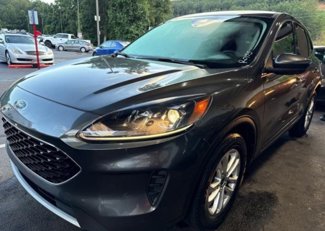 Used 2020 Ford Escape SE image 1