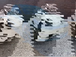 Used 2023 Tesla Model 3 Standard Range image 1