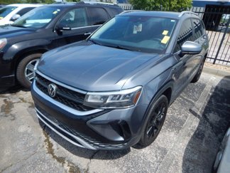 Used 2022 Volkswagen Taos SE image 1