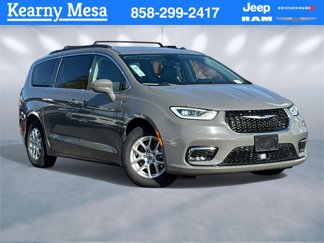 Used 2022 Chrysler Pacifica Touring-L image 1