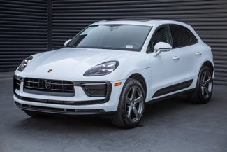 Certified 2024 Porsche Macan image 1
