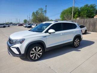 Used 2022 Volkswagen Taos SE image 1