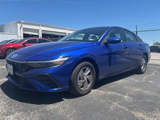 Used 2025 Hyundai Elantra SE image 1