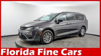Used 2019 Chrysler Pacifica Touring-L image 1