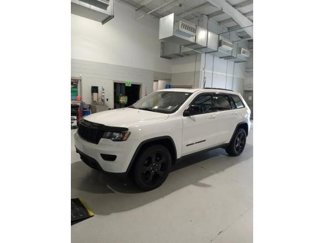 Used 2020 Jeep Grand Cherokee Laredo image 1