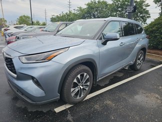 Used 2021 Toyota Highlander XLE image 1