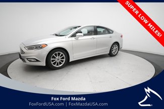 Used 2017 Ford Fusion SE image 1