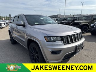 Used 2017 Jeep Grand Cherokee Altitude image 1