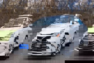 Used 2016 Toyota Camry image 1