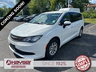 Used 2022 Chrysler Voyager LX image 1