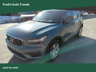 Used 2021 Volvo XC40 T5 Momentum image 1