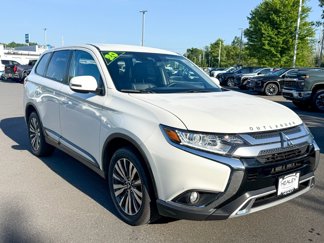 Used 2020 Mitsubishi Outlander SE image 1