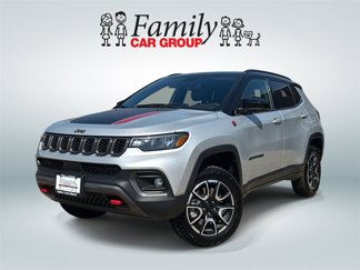 Used 2024 Jeep Compass Trailhawk image 1