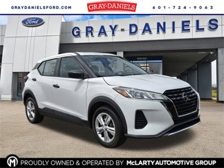 Used 2021 Nissan Kicks S image 1