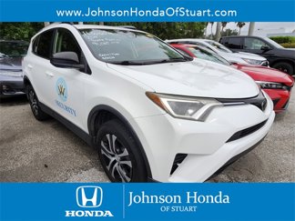 Used 2018 Toyota RAV4 LE image 1