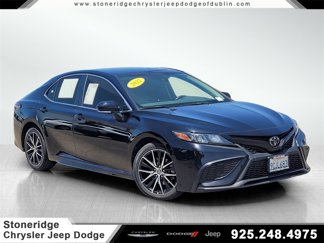 Used 2022 Toyota Camry SE image 1