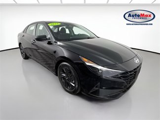 Used 2022 Hyundai Elantra SEL w/ Preferred Accessory Package image 1