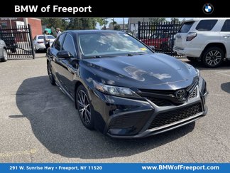 Used 2022 Toyota Camry SE image 1