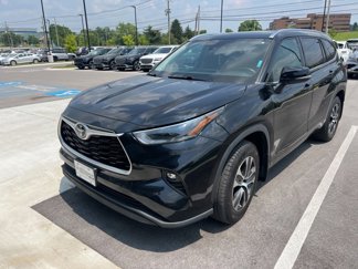 Used 2021 Toyota Highlander XLE image 1