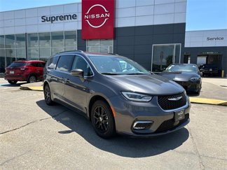 Used 2022 Chrysler Pacifica Touring-L image 1
