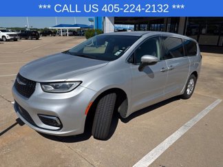 Used 2023 Chrysler Pacifica Touring-L image 1