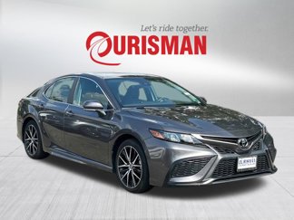 Used 2020 Toyota Camry LE image 1