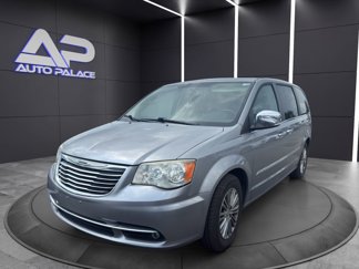 Used 2014 Chrysler Town & Country Touring-L w/ Driver Convenience Group image 1
