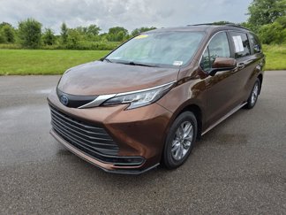 Used 2022 Toyota Sienna LE image 1