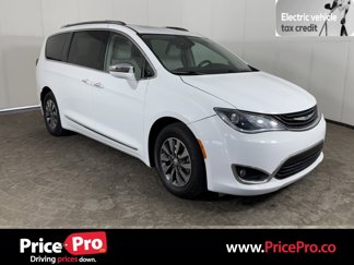 Used 2019 Chrysler Pacifica Limited image 1