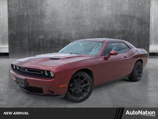 Used 2019 Dodge Challenger SXT image 1