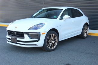 Certified 2025 Porsche Macan image 1
