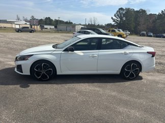 Used 2023 Nissan Altima 2.5 SR image 1