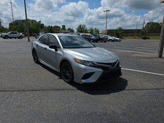 Used 2020 Toyota Camry SE image 1