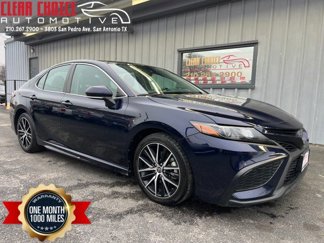 Used 2022 Toyota Camry SE image 1