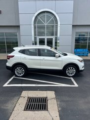 Used 2021 Nissan Rogue Sport SV image 1