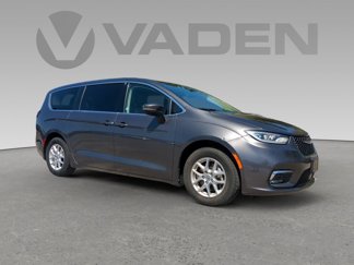 Used 2023 Chrysler Pacifica Touring-L image 1