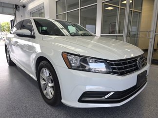 Used 2018 Volkswagen Passat 2.0T S w/ Driver Assistance Package image 1