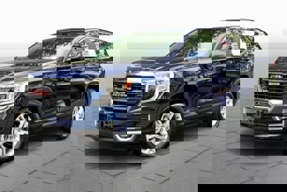 Used 2023 GMC Terrain SLE image 1