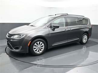 Used 2017 Chrysler Pacifica Touring-L image 1