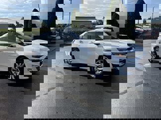 Used 2021 Chevrolet Malibu LT image 1