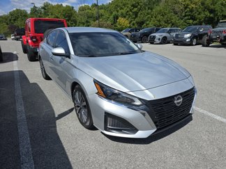 Used 2023 Nissan Altima 2.5 SV image 1
