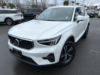 Certified 2025 Volvo XC40 B5 Core image 1